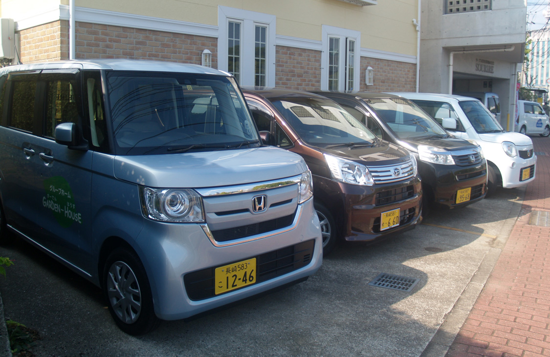 施設前の駐車場